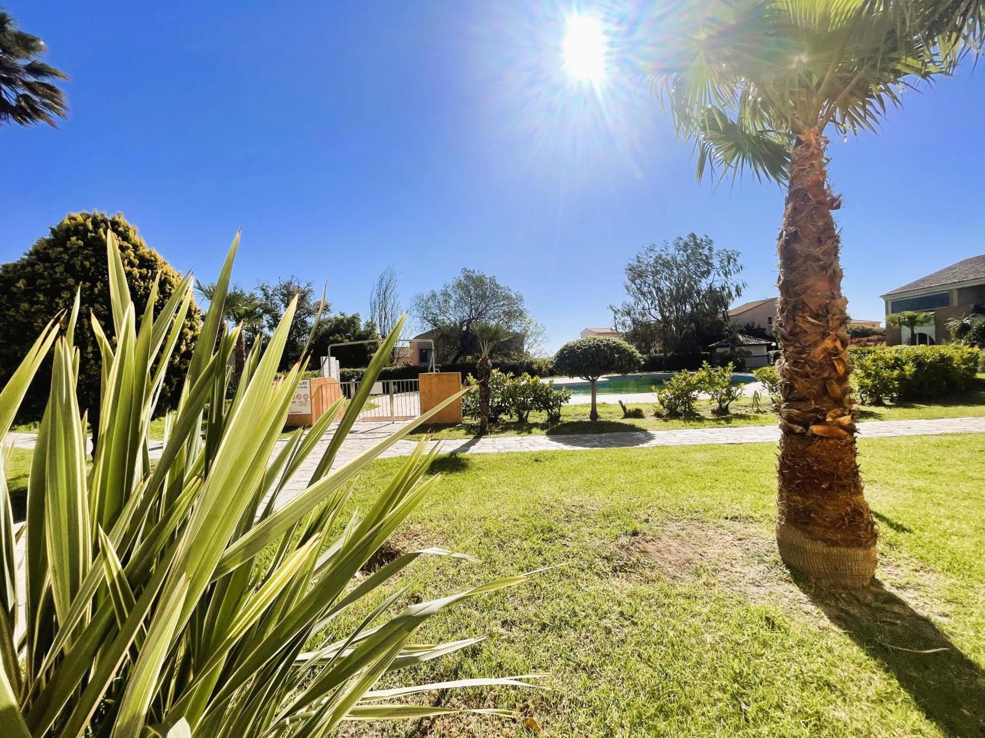 Residence Marine De Bravone Acces Plage, Piscine Лингиццета Экстерьер фото